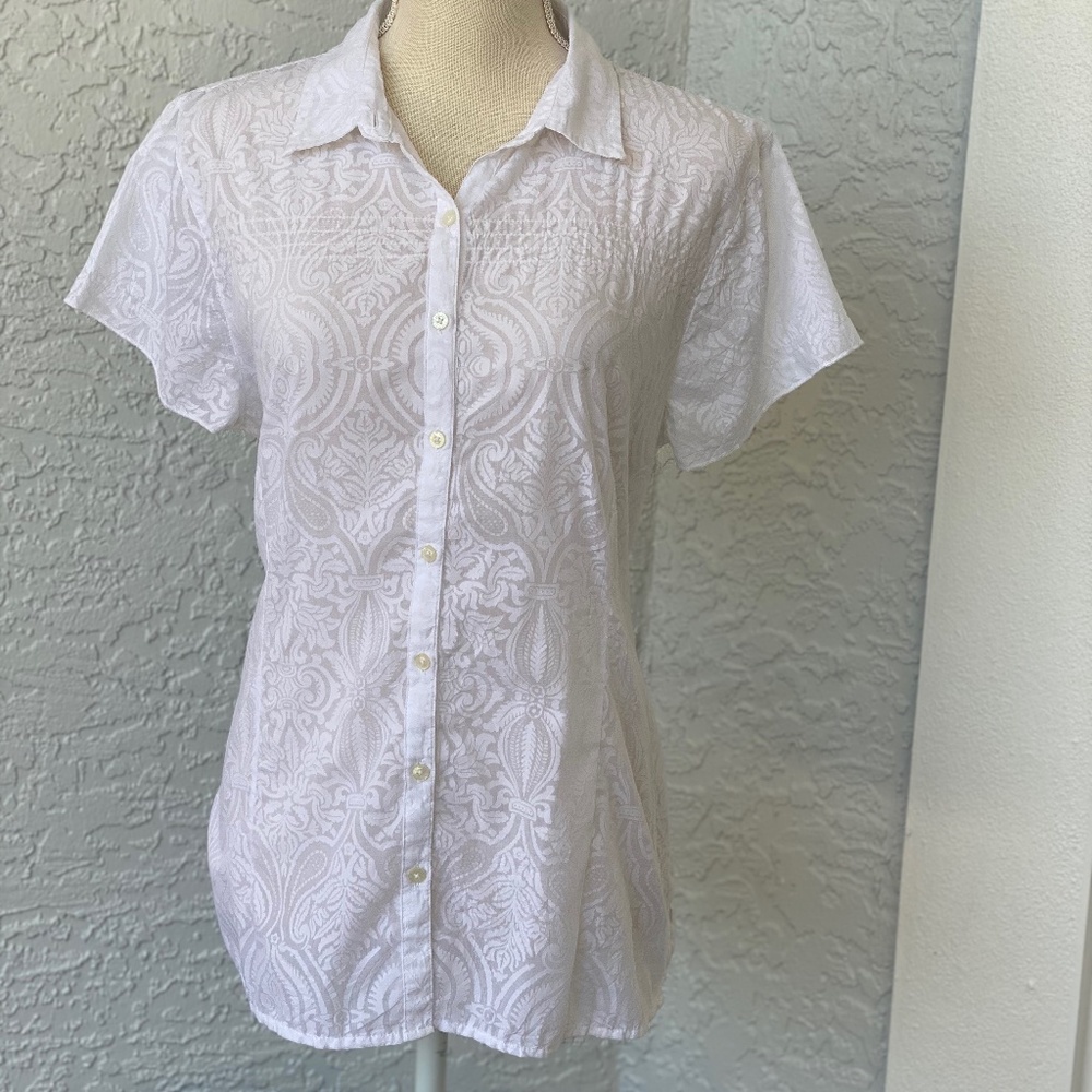 Eddie Bauer white button down cap sleeve fitted to